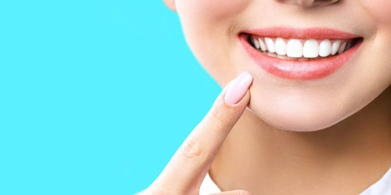 Dientes: cuánto cuesta el blanqueamiento dental en Chile